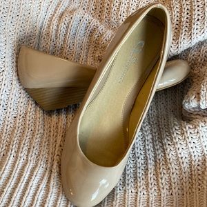 Chine Laundry nude wedges 8.5